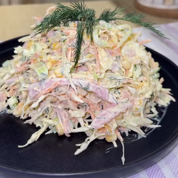 Салат с курицей, сыром и кукурузой Салат с курицей, сыром и кукурузой